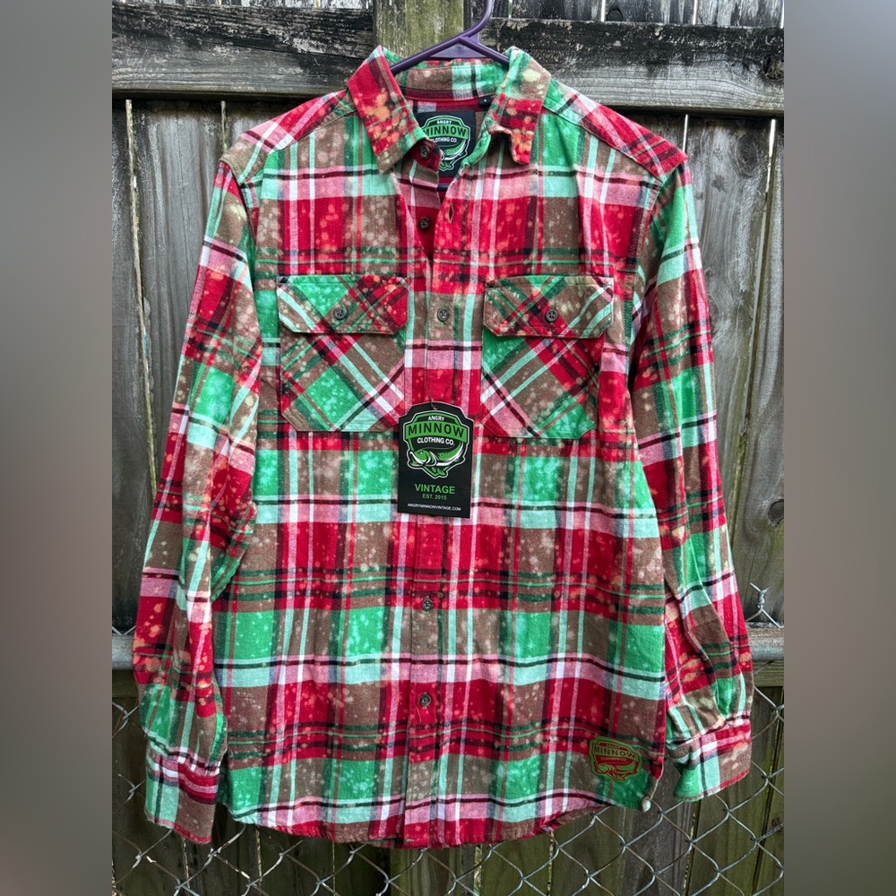 Angry Minnow Vintage flannel Plaid long sleeve with Christmas patch - Picture 2 of 4